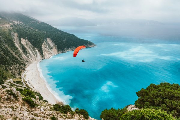 Explorez les spots mythiques pour vivre des sessions de parapente inoubliables dans les alpes suisses !